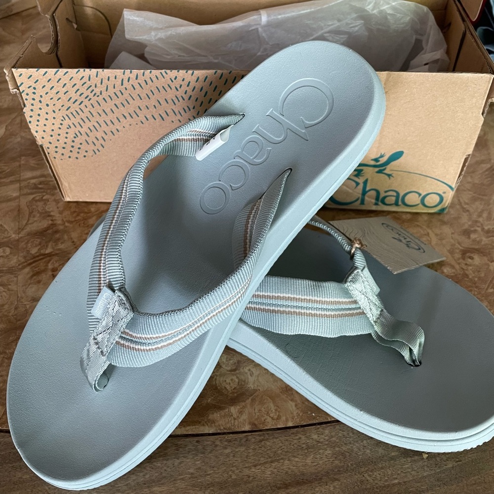 NWT Chaco flip flop women’s size 9
